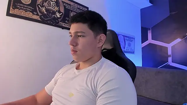 Snapshot of JamesCr_ chatting on September 24, 2:59 am JamesCr online show from September 24, 2:59 am