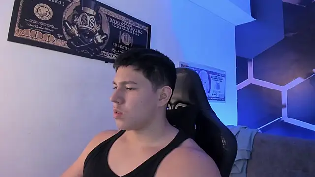 Snapshot of JamesCr_ chatting on September 25, 2:59 am JamesCr online show from September 25, 2:59 am