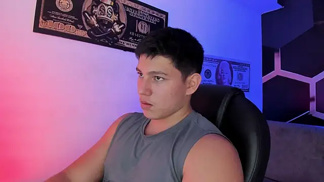 Snapshot of JamesCr_ chatting on September 30, 3:00 am JamesCr online show from September 30, 3:00 am