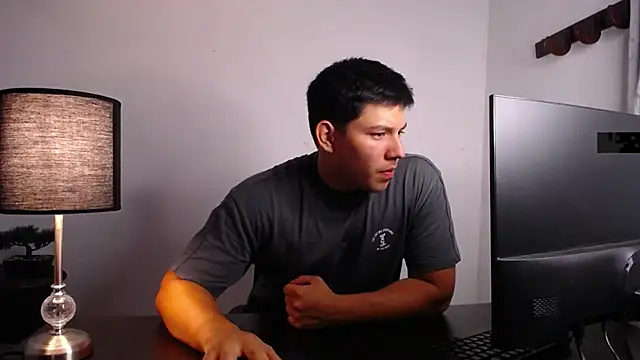 Snapshot of JamesCr_ chatting on October 2, 3:24 am JamesCr online show from October 2, 3:24 am