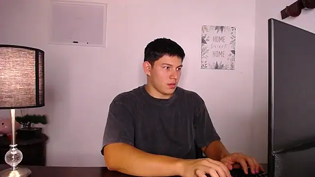 Snapshot of JamesCr_ chatting on October 4, 3:26 am JamesCr online show from October 4, 3:26 am