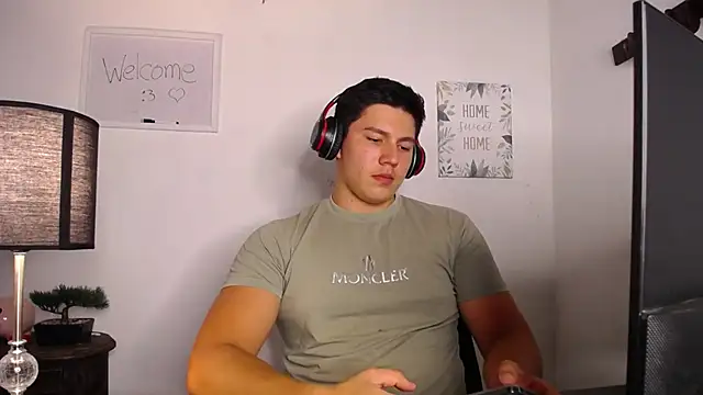 Snapshot of JamesCr_ chatting on October 8, 2:42 am JamesCr online show from October 8, 2:42 am