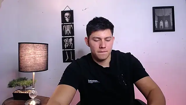 Snapshot of JamesCr_ chatting on November 13, 11:14 pm JamesCr online show from November 13, 11:14 pm