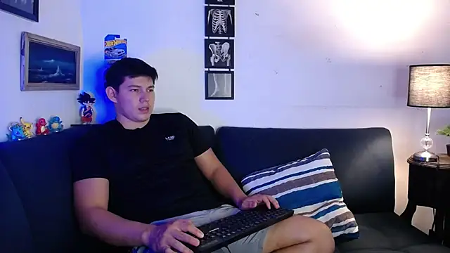 Snapshot of JamesCr_ chatting on November 27, 12:35 am JamesCr online show from November 27, 12:35 am