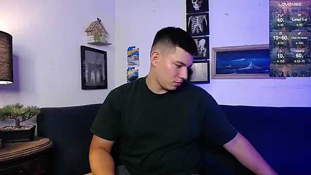 Snapshot of JamesCr_ chatting on December 16, 12:37 am JamesCr online show from December 16, 12:37 am