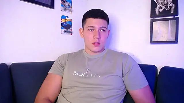 JamesCr  online show from December 23, 12:19 am