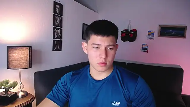 JamesCr  online show from February 20, 1:02 am