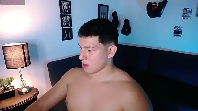 JamesCr  online show from March 10, 12:15 am