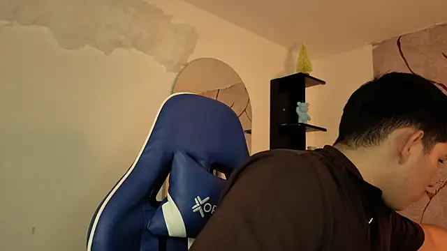 Snapshot of JamesCr_ chatting on May 15, 12:34 pm JamesCr online show from May 15, 12:34 pm