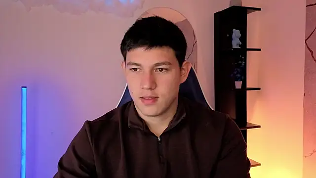 Snapshot of JamesCr_ chatting on May 25, 12:11 pm JamesCr online show from May 25, 12:11 pm