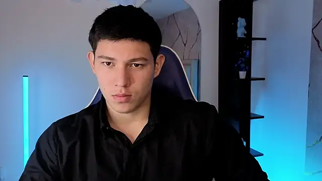 Snapshot of JamesCr_ chatting on May 26, 12:23 pm JamesCr online show from May 26, 12:23 pm