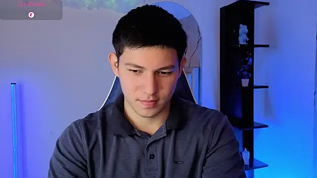 Snapshot of JamesCr_ chatting on May 27, 12:24 pm JamesCr online show from May 27, 12:24 pm