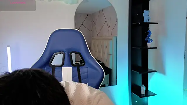 Snapshot of JamesCr_ chatting on June 3, 2:33 pm JamesCr online show from June 3, 2:33 pm