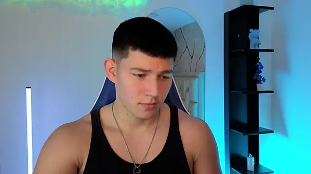 Snapshot of JamesCr_ chatting on June 4, 12:44 pm JamesCr online show from June 4, 12:44 pm
