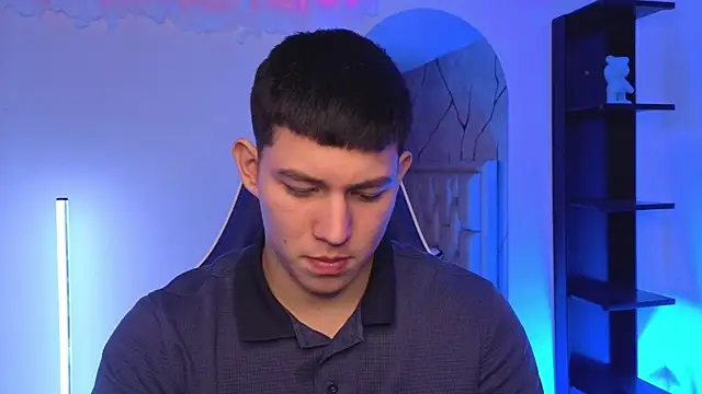 Snapshot of JamesCr_ chatting on June 9, 12:28 pm JamesCr online show from June 9, 12:28 pm