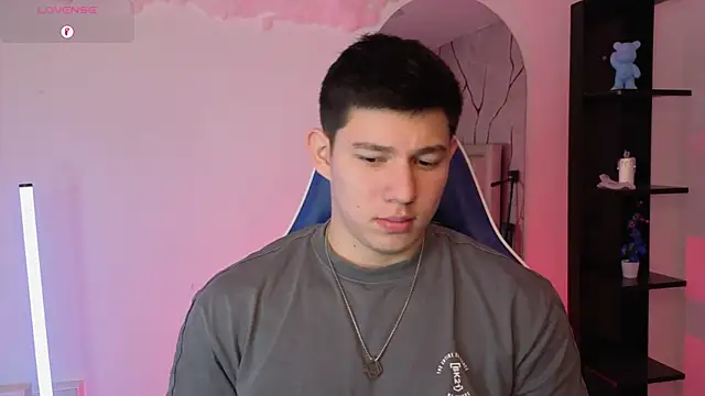 Snapshot of JamesCr_ chatting on June 24, 12:48 pm JamesCr online show from June 24, 12:48 pm