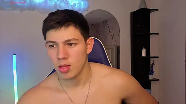 Snapshot of JamesCr_ chatting on June 27, 7:19 pm JamesCr online show from June 27, 7:19 pm