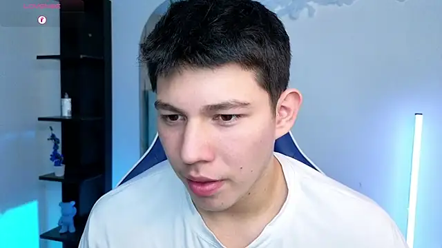 Snapshot of JamesCr_ chatting on July 1, 12:18 pm JamesCr online show from July 1, 12:18 pm