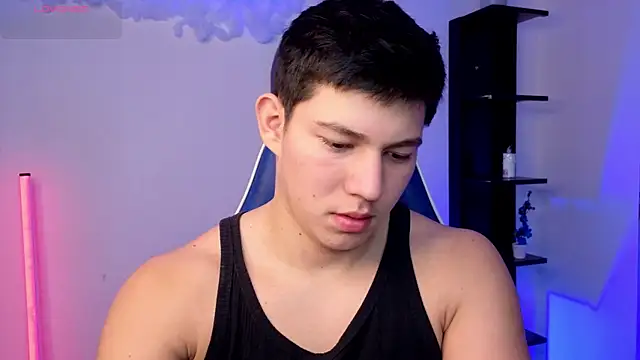 Snapshot of JamesCr_ chatting on July 2, 12:11 pm JamesCr online show from July 2, 12:11 pm
