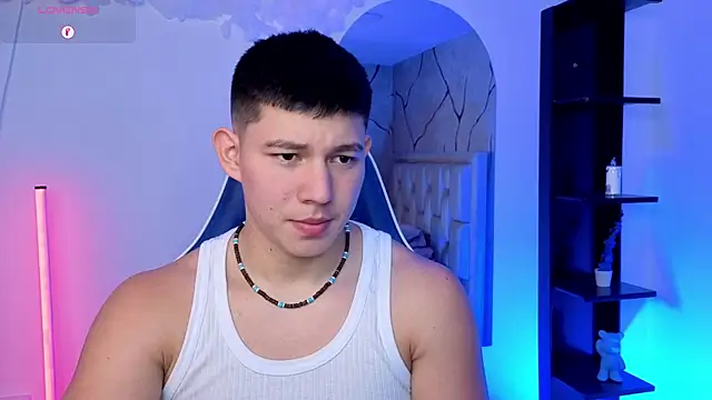 Snapshot of JamesCr_ chatting on July 7, 12:20 pm JamesCr online show from July 7, 12:20 pm