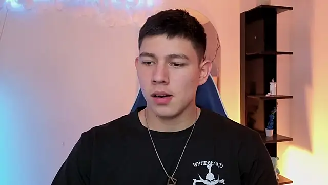 Snapshot of JamesCr_ chatting on July 11, 12:41 pm JamesCr online show from July 11, 12:41 pm