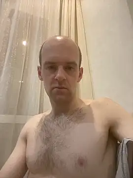 LynnAhNight online show from November 4, 3:05 am