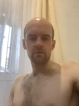 LynnAhNight online show from November 9, 4:44 am