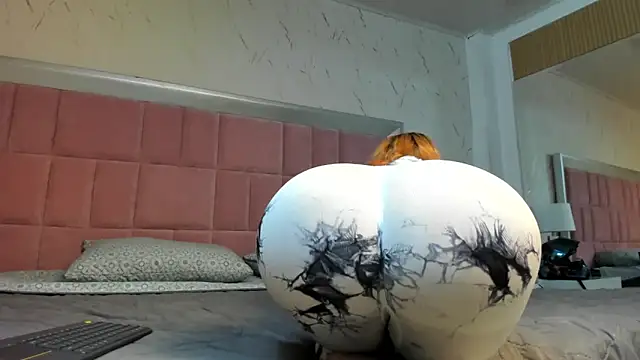 Snapshot of AzunaStar chatting on March 22, 9:53 pm AzunaStar online show from March 22, 9:53 pm