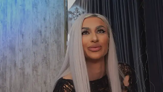 Snapshot of KarlaBart chatting on January 8, 8:22 pm KarlaBart online show from January 8, 8:22 pm