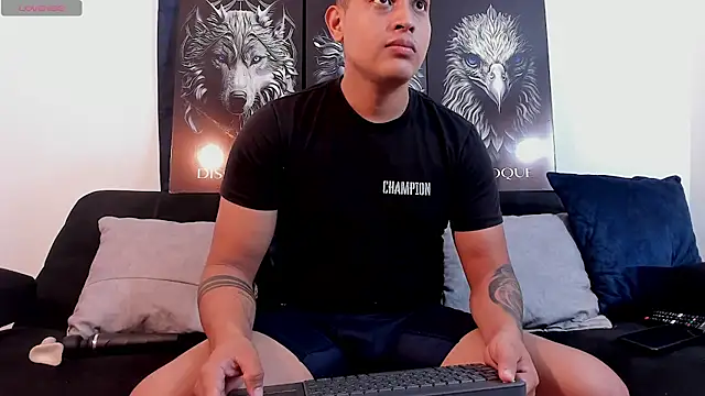 Snapshot of JohanSmith chatting on February 15, 2:22 pm JohanSmith online show from February 15, 2:22 pm