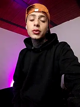 Snapshot of 7_Saturno_7 chatting on May 3, 12:33 pm 7 Saturno 7 online show from May 3, 12:33 pm
