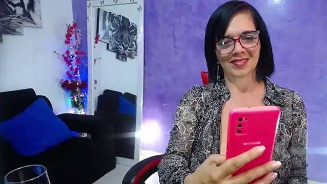 Snapshot of sarasmith3 chatting on October 19, 10:10 pm sarasmith3 online show from October 19, 10:10 pm