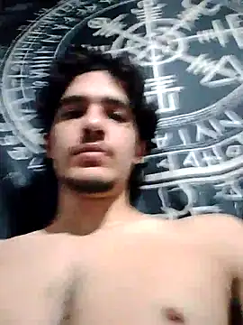 Snapshot of justinsinner1 chatting on February 5, 11:20 pm justinsinner1 online show from February 5, 11:20 pm