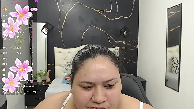 Snapshot of Aaliyah11 chatting on March 12, 2:52 am Aaliyah11 online show from March 12, 2:52 am