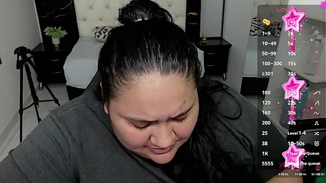 Snapshot of Aaliyah11 chatting on September 25, 10:13 pm Aaliyah11 online show from September 25, 10:13 pm