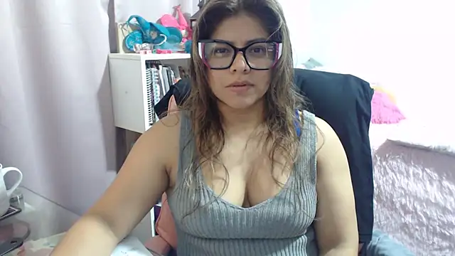 Snapshot of KatteAngelLat chatting on May 12, 1:36 am KatteAngelLat online show from May 12, 1:36 am