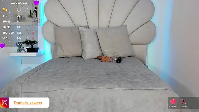 Danielaangelina online show from January 18, 5:33 am