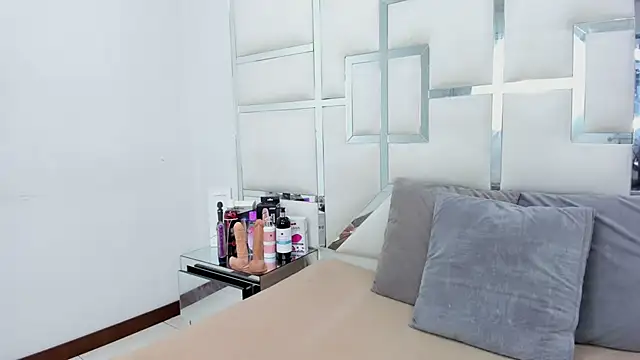 ZoeWan69 online show from February 24, 12:59 pm