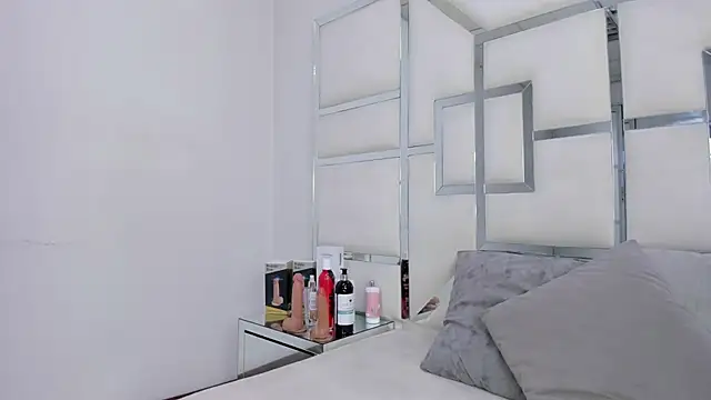 ZoeWan69 online show from December 19, 1:07 pm