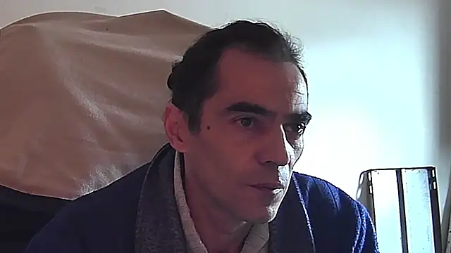 ReyDeBotones online show from March 6, 3:41 pm