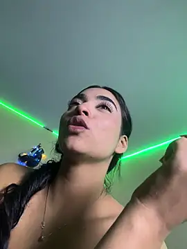 Snapshot of Bella_ricci_ chatting on February 4, 2:06 am Bella ricci online show from February 4, 2:06 am