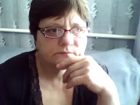 Snapshot of ElzaJewel chatting on February 23, 5:45 am ElzaJewel online show from February 23, 5:45 am