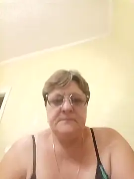 Snapshot of ElzaJewel chatting on September 28, 8:36 pm ElzaJewel online show from September 28, 8:36 pm