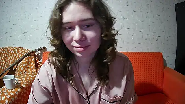 girliemilk online show from November 26, 8:10 pm