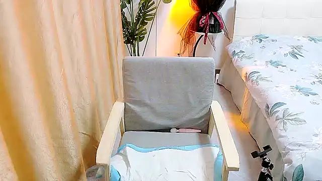 YIYI955 online show from February 22, 6:17 am