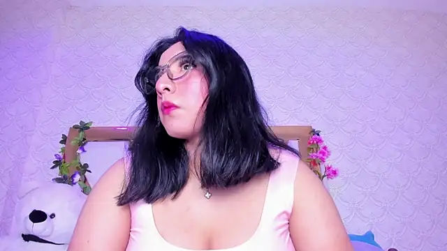 Snapshot of BeccaMathew chatting on May 11, 1:33 am BeccaMathew online show from May 11, 1:33 am
