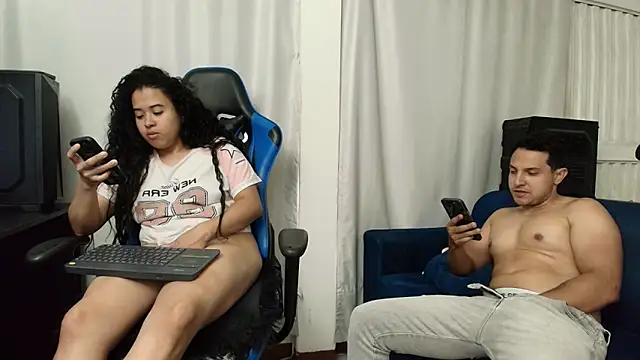 Snapshot of ema_abby chatting on June 16, 6:54 pm ema abby online show from June 16, 6:54 pm
