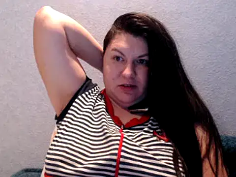 KiraSwee online show from December 11, 6:42 pm