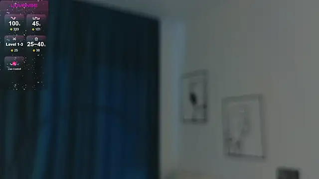 Snapshot of QueenieClagg chatting on March 15, 7:42 am QueenieClagg online show from March 15, 7:42 am