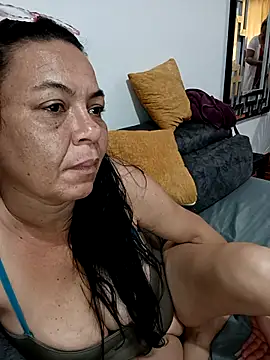 Snapshot of thefuckingowneroftits chatting on November 10, 11:20 am thefuckingowneroftits online show from November 10, 11:20 am